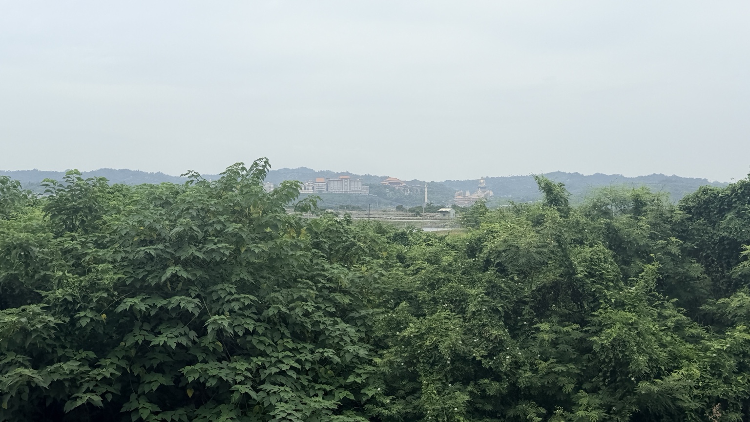 從屏東平原遠望中央山脈